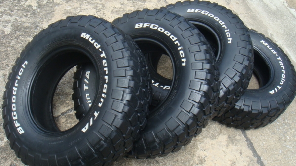 ขายยาง BF Goodrich Mudterrain KM2  265 75 r16 พร้อมลุย