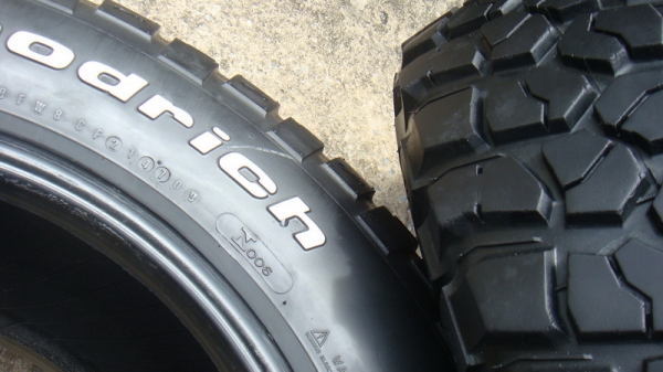 ขายยาง BF Goodrich Mudterrain KM2  265 75 r16 พร้อมลุย