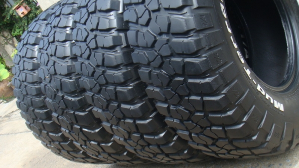 ขายยาง BF Goodrich Mudterrain KM2  265 75 r16 พร้อมลุย