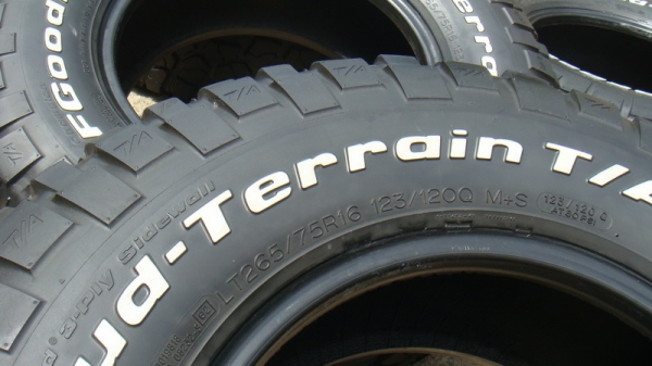 ขายยาง BF Goodrich Mudterrain KM2  265 75 r16 พร้อมลุย