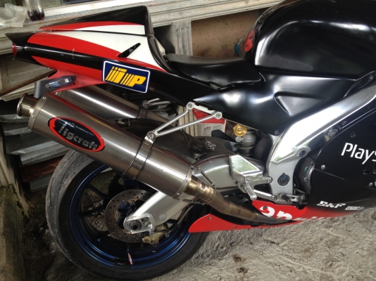 ***** ขายมอเตอร์ไซค์ อพีเรีย RSV 1000 พร้อมของแต่งจากนอกทั้งคัน *****