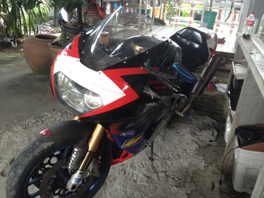 ***** ขายมอเตอร์ไซค์ อพีเรีย RSV 1000 พร้อมของแต่งจากนอกทั้งคัน *****