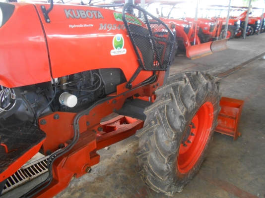 ขายรถแทรคเตอร์รุ่น M9540 ปรับสภาพพร้อมใช้