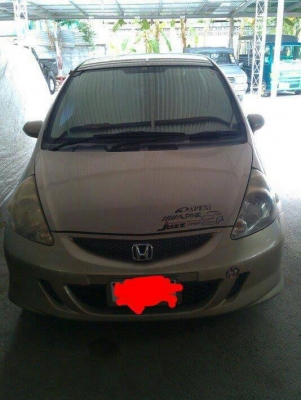 ็HONDA JAZZ ปี2004 เกียร์ออโต้ เครื่องเสียงชุดใหญ่ เป็นรถหลุดจำนำไม่มีเล่มครับต่อเทะเบียนได้ทะเบียนขาดปี57 ขาย85000