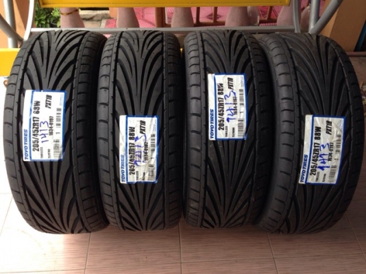 ขายยางTOYO TIRES T1R 215 45 17 ยางเทพๆmade in japan