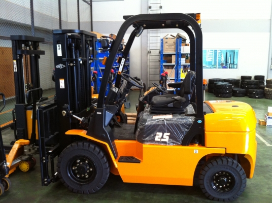 ขายโฟลค์ลิฟท์ 2.5 ตัน ดีเซล