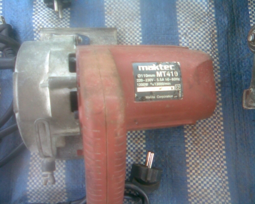 เครื่องตัดกระเบื้องสภาพเดิมๆพร้อมใช้งานมีใบให้ด้วยครับ  ราคานี้คุ้มครับเสียงนิ่มครับตัวนี้