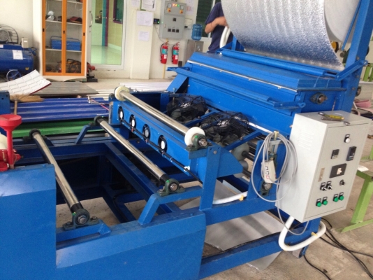 เครื่องติดฉนวนกันความร้อนอัตโนมัติ เครื่องติด PEออโต้  ติดฉนวนหลังคาเมทัลชีทอัตโนมัติ ผลิตในไทย สินค้ามาตรฐาน โทร 081-1108882