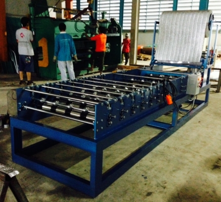 เครื่องติดฉนวนกันความร้อนอัตโนมัติ เครื่องติด PEออโต้  ติดฉนวนหลังคาเมทัลชีทอัตโนมัติ ผลิตในไทย สินค้ามาตรฐาน โทร 081-1108882