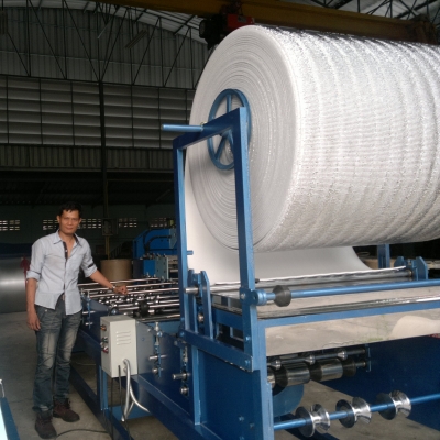 เครื่องติดฉนวนกันความร้อนอัตโนมัติ เครื่องติด PEออโต้  ติดฉนวนหลังคาเมทัลชีทอัตโนมัติ ผลิตในไทย สินค้ามาตรฐาน โทร 081-1108882