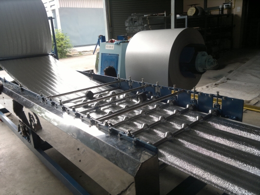 เครื่องติดฉนวนกันความร้อนอัตโนมัติ เครื่องติด PEออโต้  ติดฉนวนหลังคาเมทัลชีทอัตโนมัติ ผลิตในไทย สินค้ามาตรฐาน โทร 081-1108882