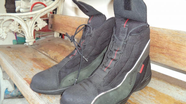 รองเท้า Hein-gericke. รองเท้า Hein-gericke.