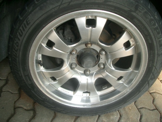 ขายล้อพร้อมยาง 17x8 6รู ยาง215-55-17 ปี11