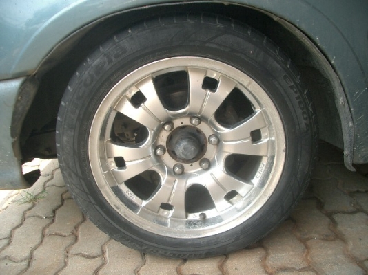 ขายล้อพร้อมยาง 17x8 6รู ยาง215-55-17 ปี11