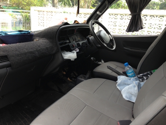 ขายรถตู้ คอมมิวเตอร์ สีเขียวหยก ขายรถตู้ คอมมิวเตอร์ สีเขียวหยก