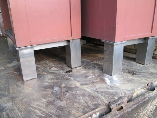 เป็นโต๊ะหินอ่อน ขาแสตนเลส  สภาพดีครับ ขายถูก3500บาท/ตัว