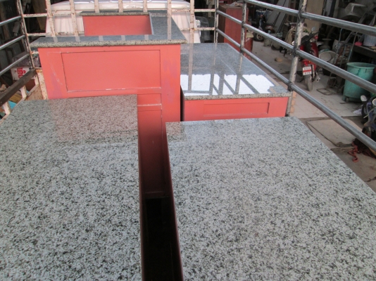 เป็นโต๊ะหินอ่อน ขาแสตนเลส  สภาพดีครับ ขายถูก3500บาท/ตัว