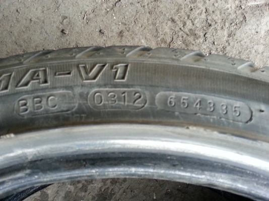 ขายยางขอบ17นิ้ว 205-45-17 ปี12 ใช้น้อยสภาพดีครับ