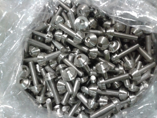 ขายเหมาน็อตกลึง3000กว่าตัว.หนัก70กว่าโล.