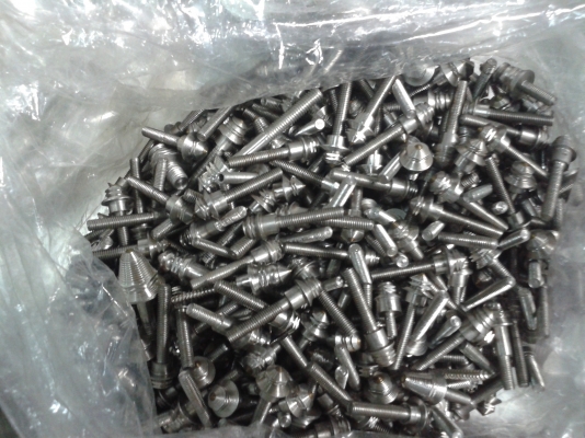 ขายเหมาน็อตกลึง3000กว่าตัว.หนัก70กว่าโล.