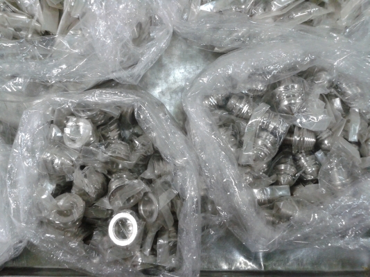 ขายเหมาน็อตกลึง3000กว่าตัว.หนัก70กว่าโล.