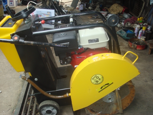 เครื่องตัดถนน