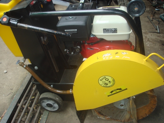 เครื่องตัดถนน