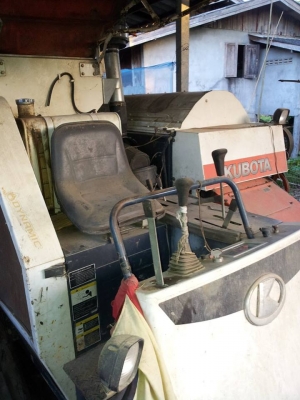 ขายรถเกี่ยวข้าวคูโบต้า DC60