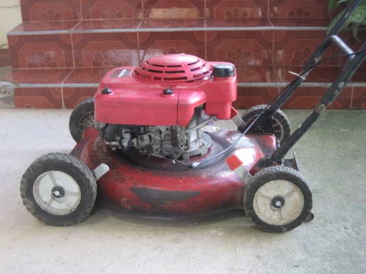 ขายรถตัดหญ้าสี่ล้อเดินตามฮอนด้า