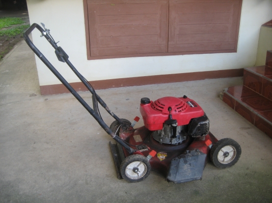 ขายรถตัดหญ้าสี่ล้อเดินตามฮอนด้า