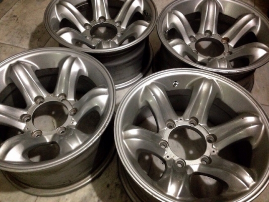 ขายล้อเล็บเหยี่ยว 6 รู ขอบ 15 ........... สวยๆ เชิญครับ