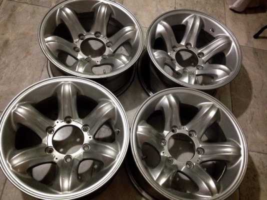 ขายล้อเล็บเหยี่ยว 6 รู ขอบ 15 ........... สวยๆ เชิญครับ