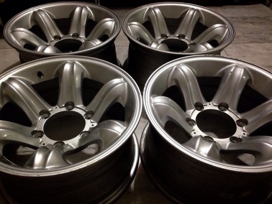 ขายล้อเล็บเหยี่ยว 6 รู ขอบ 15 ........... สวยๆ เชิญครับ