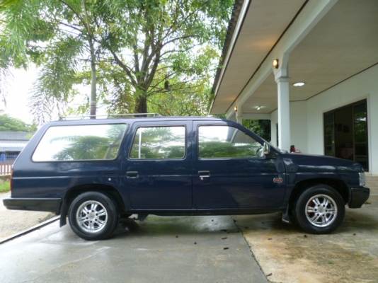 นิสสันแวน  รถครอบครัว เลขทะเบียนสวย