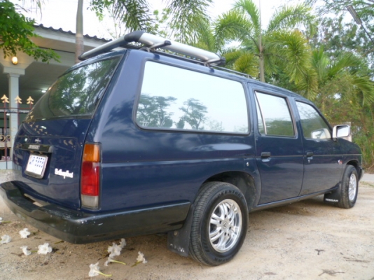 นิสสันแวน  รถครอบครัว เลขทะเบียนสวย