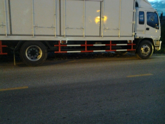 รถบรรทุก 6 ล้อ ปี05 220แรง