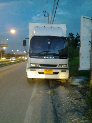 รถบรรทุก 6 ล้อ ปี05 220แรง