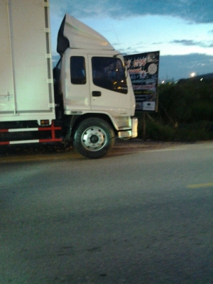 รถบรรทุก 6 ล้อ ปี05 220แรง