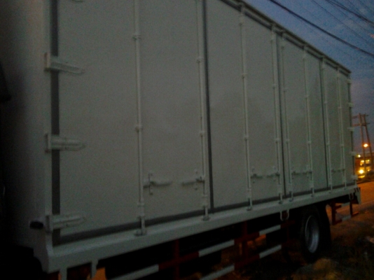 รถบรรทุก 6 ล้อ ปี05 220แรง