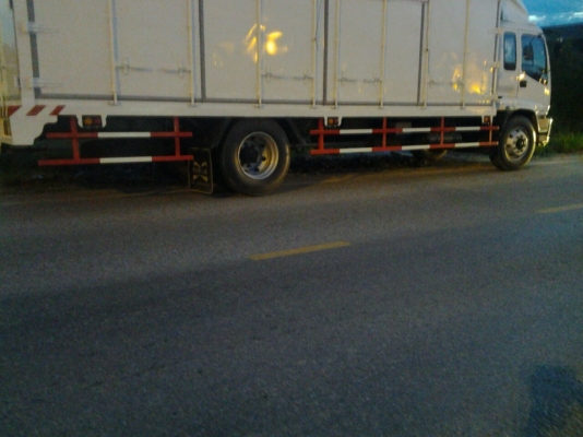 รถบรรทุก 6 ล้อ ปี05 220แรง