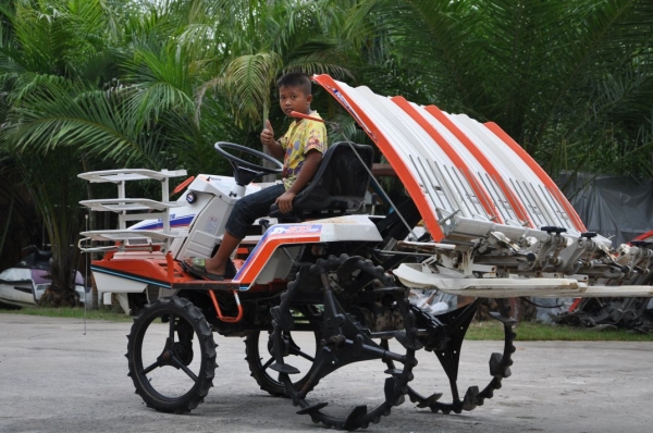 ขายรถดำนาราคาถูก KUBOTA S1-500 5แถวสภาพสวยเดิมจากญี่ปุ่นยังไม่เคยใช้ในไทย 85,000เท่านั้น!!