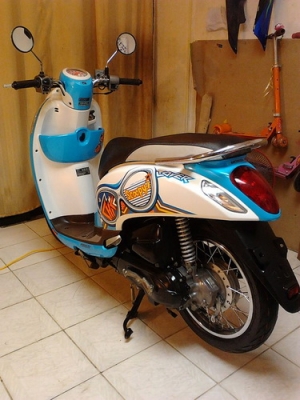 New Scoopy-i รุ่นใหม่ล่าสุด สวยๆครับ