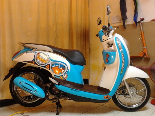 New Scoopy-i รุ่นใหม่ล่าสุด สวยๆครับ