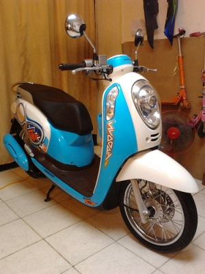 New Scoopy-i รุ่นใหม่ล่าสุด สวยๆครับ