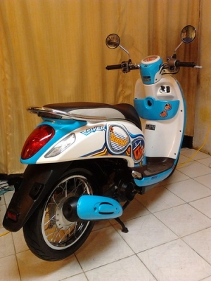 New Scoopy-i รุ่นใหม่ล่าสุด สวยๆครับ