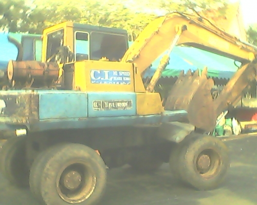 ขายรถแบ็คโฮ พีซี 120 wa  ขายด่วน 715000 ราคาต่อรองได้ สนใจติดต่อ 086-1336693