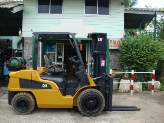 ขายด่วน !!!  รถโฟล์คลิฟท์  CATERPILAR  FG35  (รุ่นใหม่  พร้อมใช้  รับประกัน)  เครื่องยนต์เบนซิน +แกีส  เครื่อง K25  เสา 4.5  เมตร 3 ท่อน  เกียร์ออโตเมติค  งา 1,070  มม.  ยางตัน  ****  สนใจเข้ามาดู  มาลองรถก่อน  ส่วนราคาคุยกันได้  ****