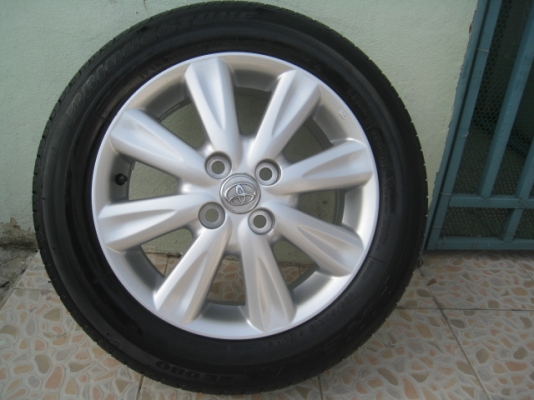 ขายล้อแม็ก Toyota yaris 15"x5.5" et45 4รู100 + ยางปี 1913 ครับ  สนใจติดต่อ เล็กคลองสามครับ (081-3747940)
