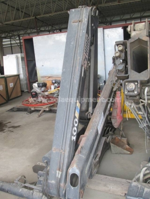 เครนพับ HIAB รุ่น 100 เครนเก่าในประเทศ น้ำหนักยกประมาณ 4.9 ตัน,ความยาวยืดได้ 10.2 เมตร