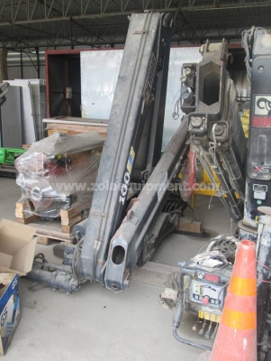 เครนพับ HIAB รุ่น 100 เครนเก่าในประเทศ น้ำหนักยกประมาณ 4.9 ตัน,ความยาวยืดได้ 10.2 เมตร